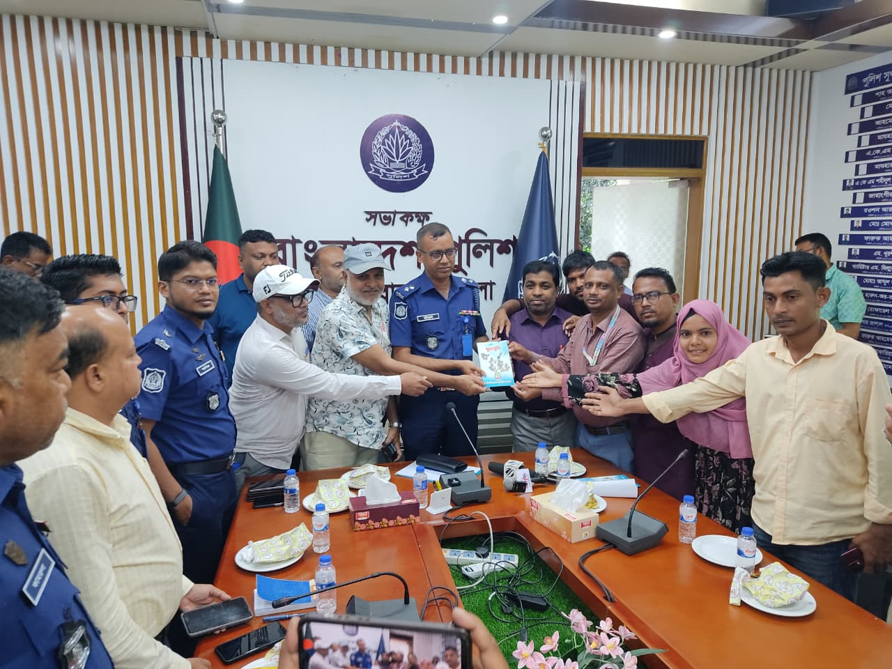 মৌলভীবাজারের নবাগত পুলিশ সুপার মো. মনিরুল ইসলামের সাথে অনলাই...